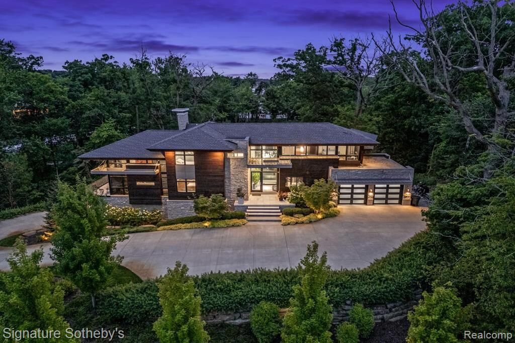 Property Photo: 4747 Old Orchard Trail MI 48324 3048