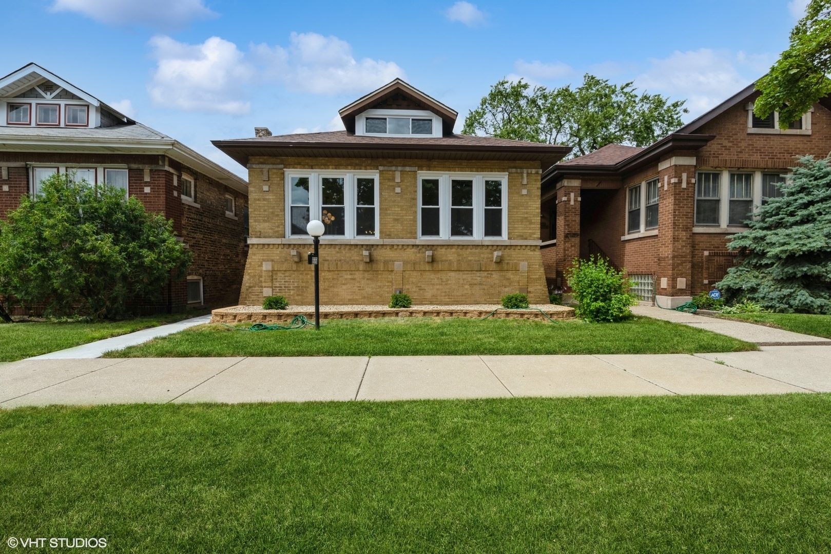 Property Photo:  8326 S Luella Avenue  IL 60617 