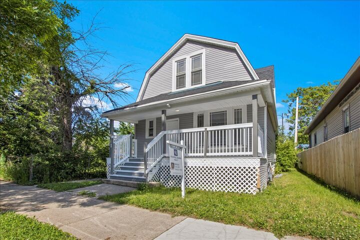 Property Photo:  7829 S Escanaba Avenue  IL 60649 