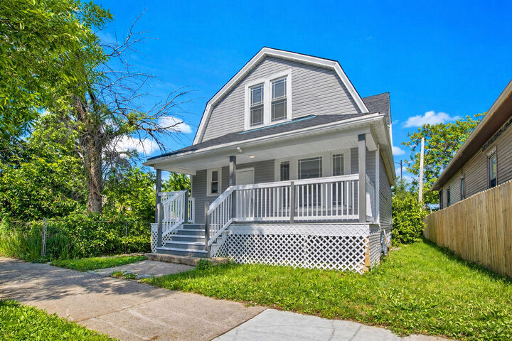 Property Photo:  7829 S Escanaba Avenue  IL 60649 