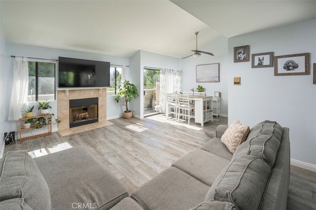 Property Photo:  27061 Crossglade Avenue 5  CA 91351 