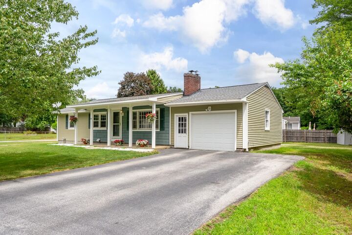 Property Photo:  14 Edgewood Avenue  NH 03054 