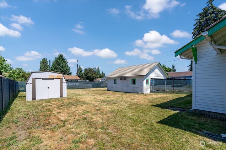 Property Photo:  1605 9th Street  WA 98270 