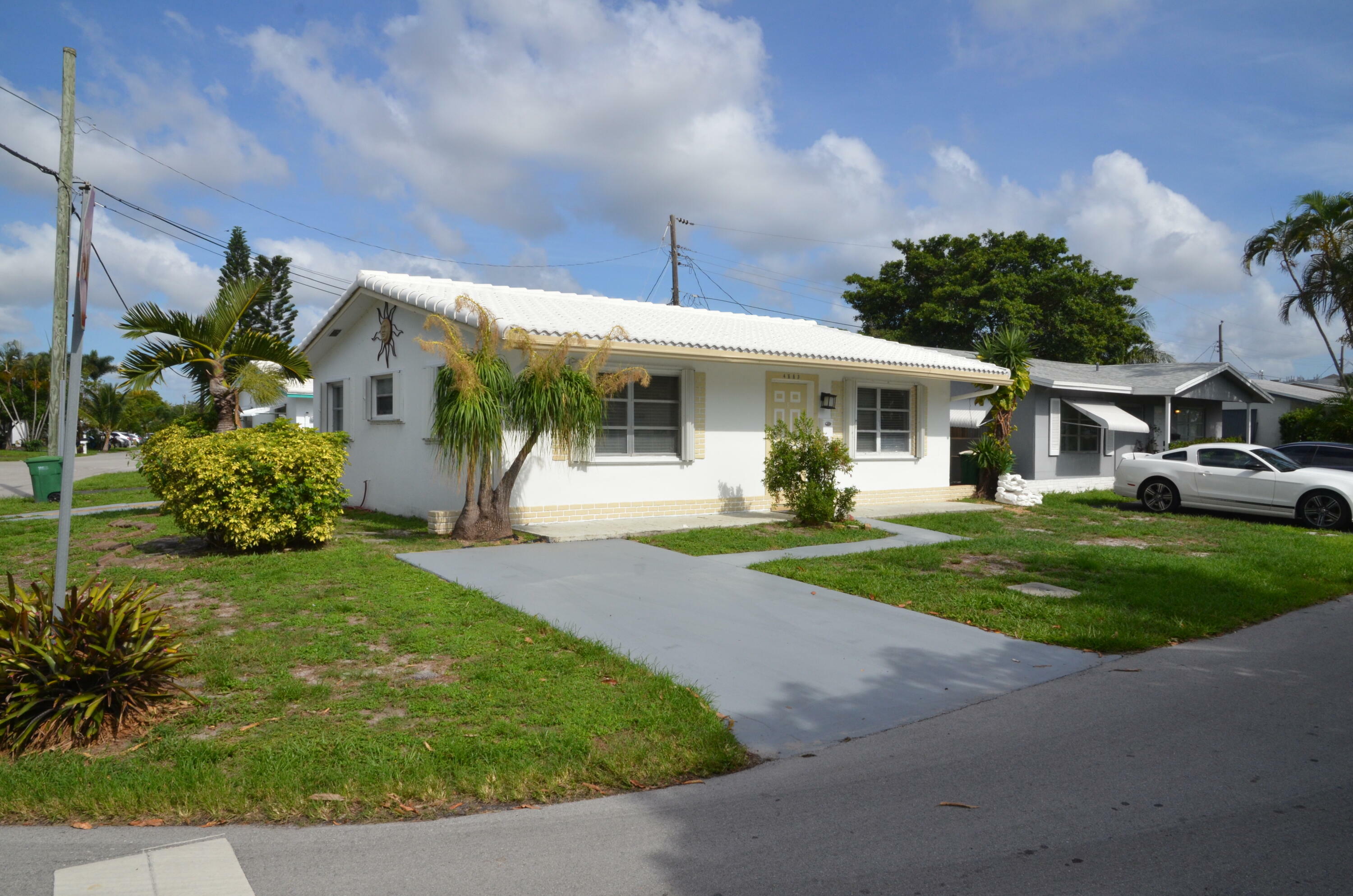 Property Photo:  4553 NW 16th Terrace  FL 33309 