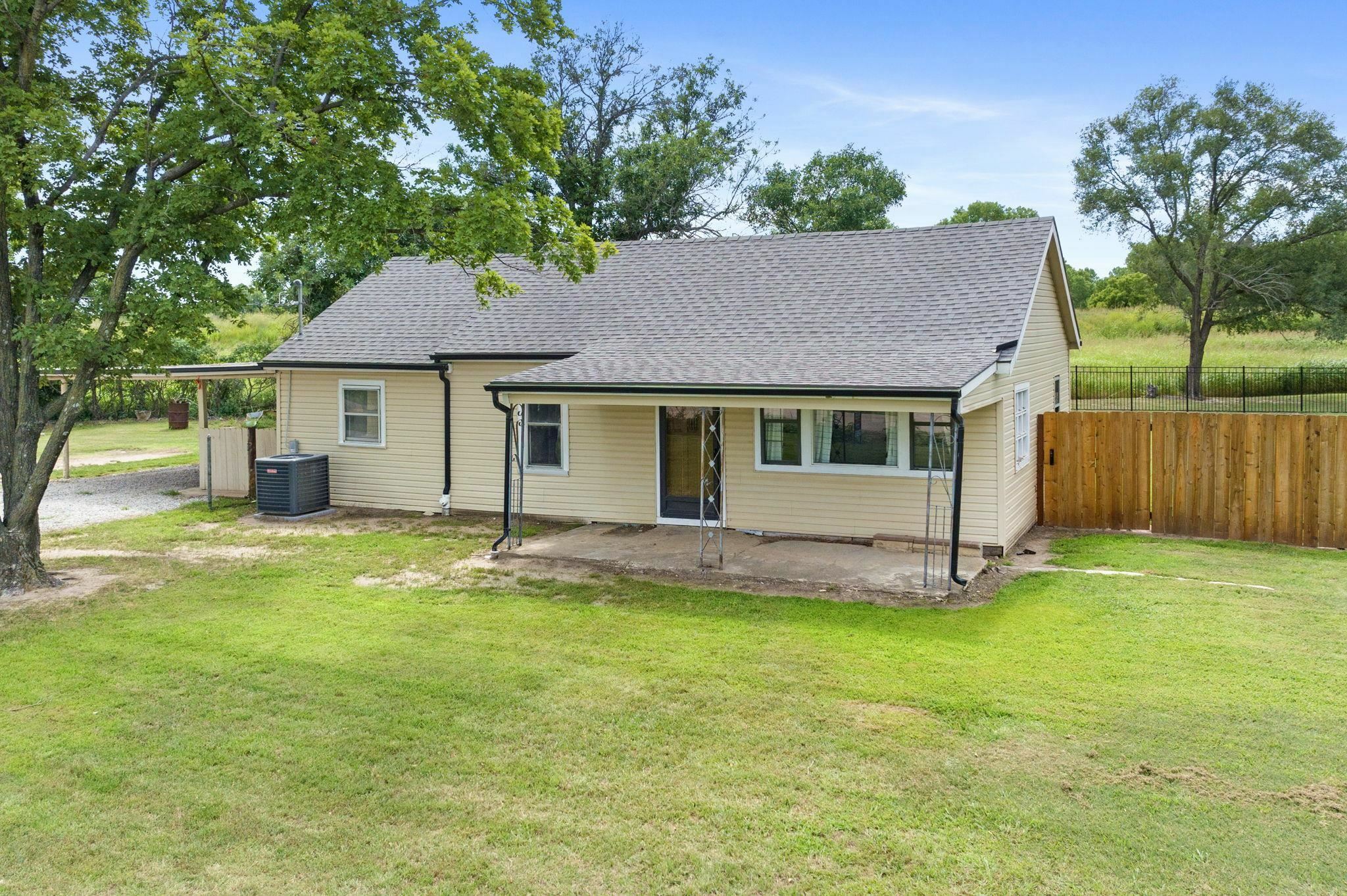 Property Photo:  5547 N West St  KS 67204 