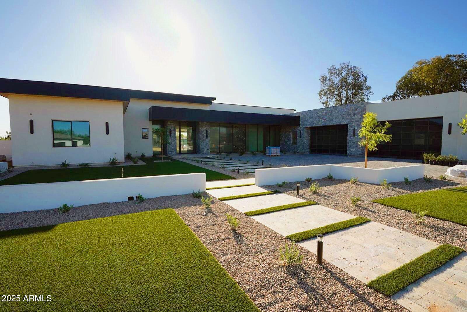 Property Photo: 12232 N 65th Place AZ 85254