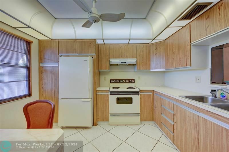 Property Photo:  2101 Lucaya Bnd E4  FL 33066 