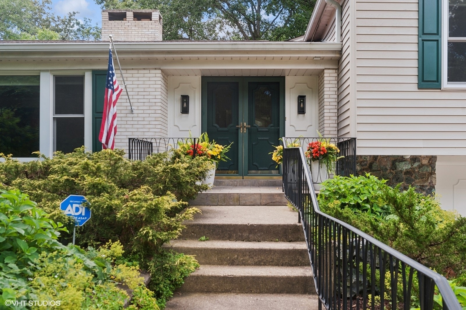 Property Photo:  440 Beverly Place  IL 60045 