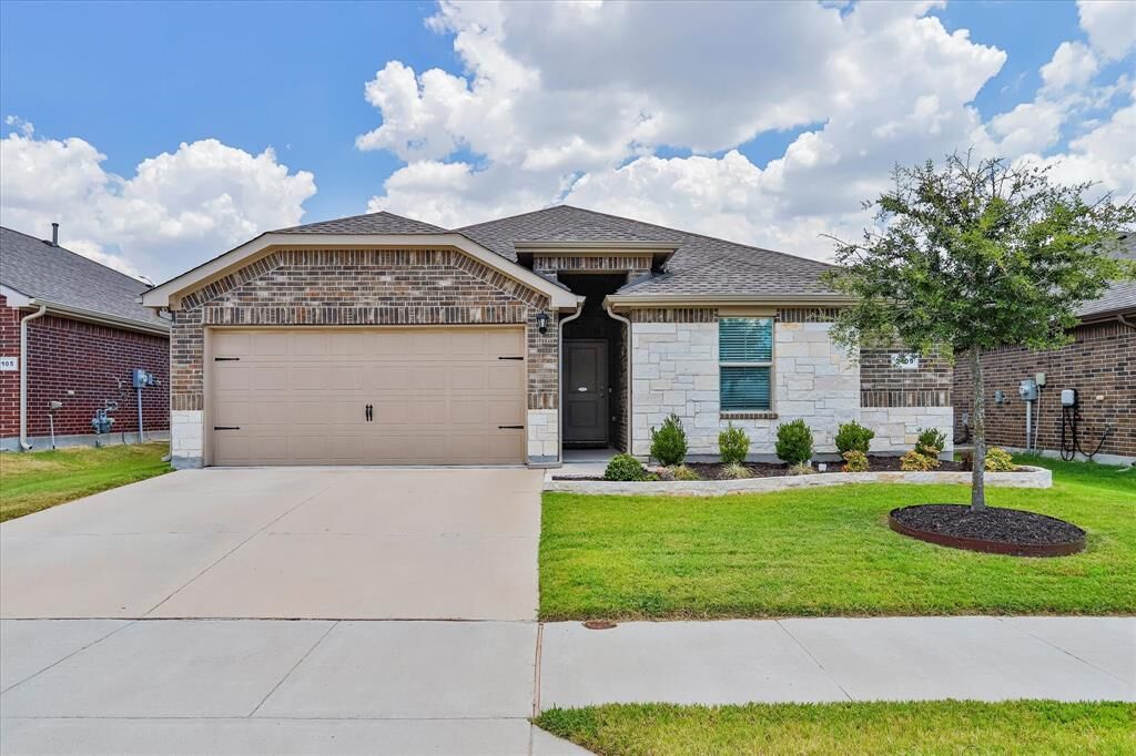 Property Photo:  2109 Myrtle Beach Drive  TX 76108 