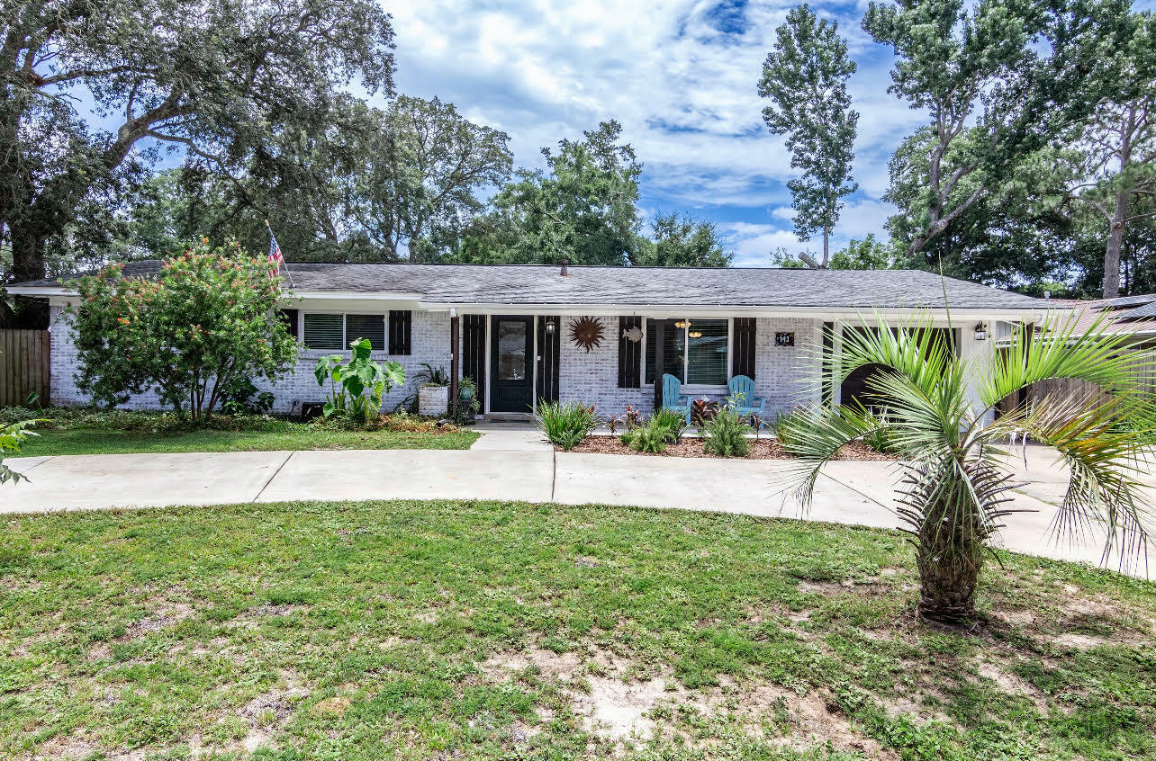 Property Photo:  143 NE Fulmar Circle  FL 32548 