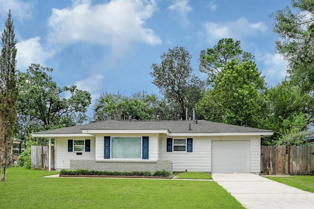 Property Photo:  738 Arvana Street  TX 77034 