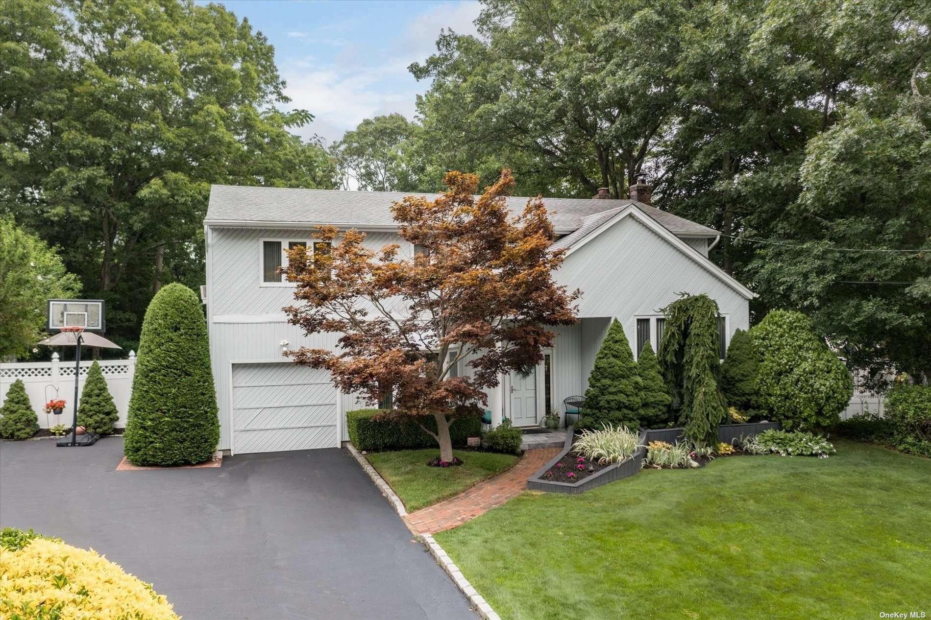 Property Photo:  19 Dione Lane  NY 11788 