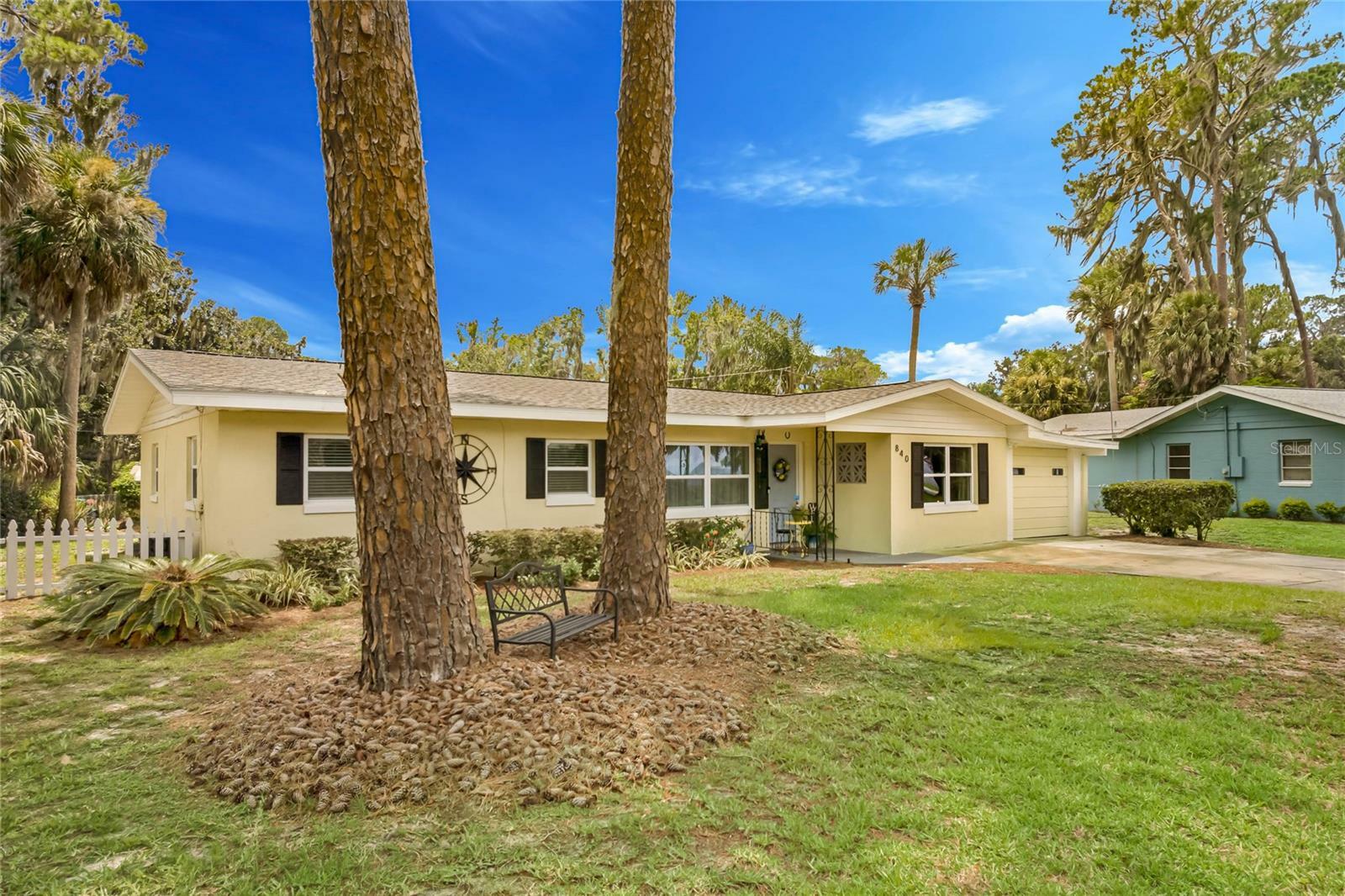 Property Photo: 840 W Woodward Avenue FL 32726