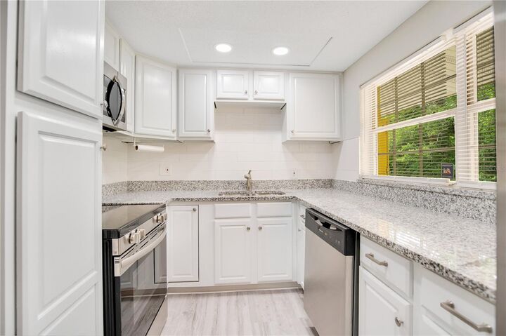 Property Photo:  380 Hibiscus Road  FL 32707 