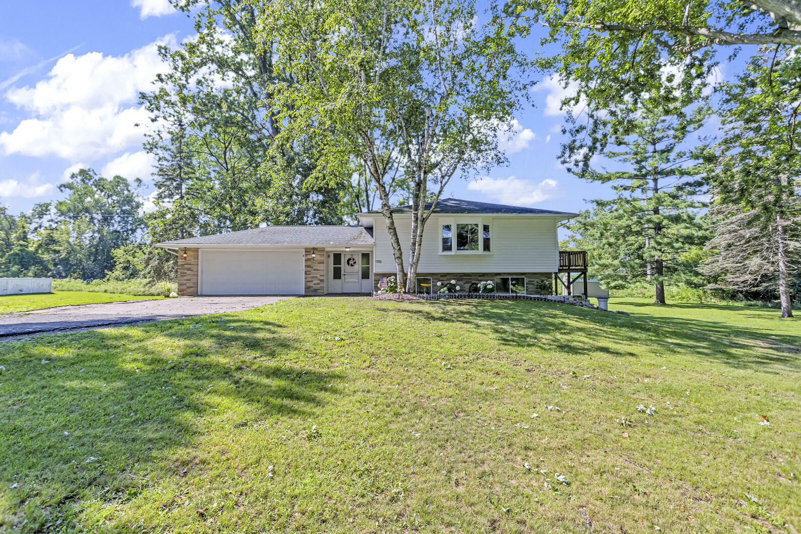 Property Photo:  1703 Poole Drive  MI 49202 