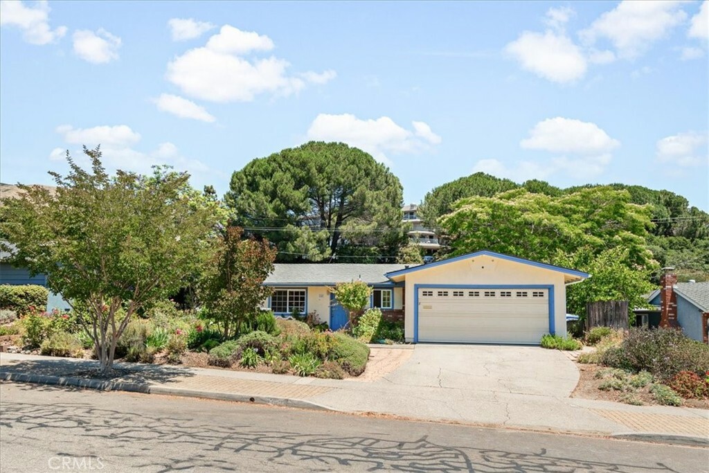 Property Photo:  1143 Fernwood Drive  CA 93401 