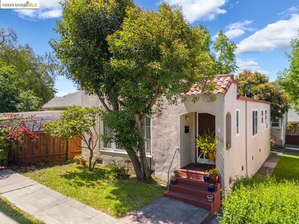 Property Photo:  1212 Willow St  CA 94595 