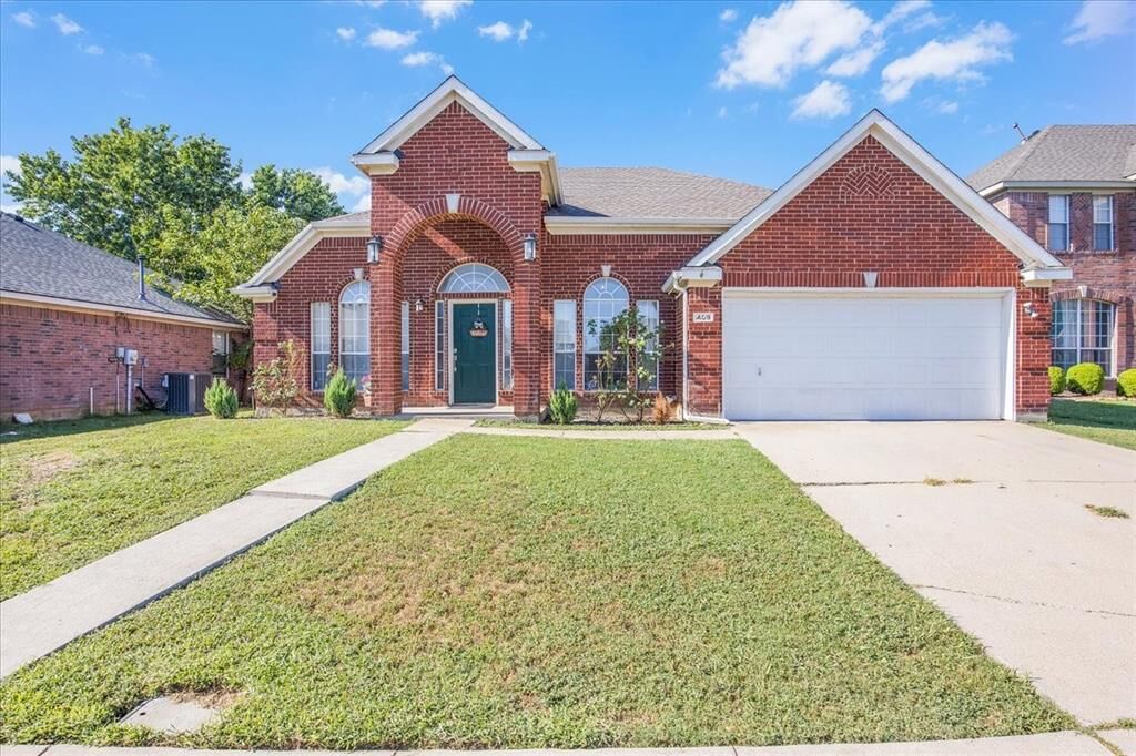 Property Photo: 409 Arbor Glen Court TX 76140