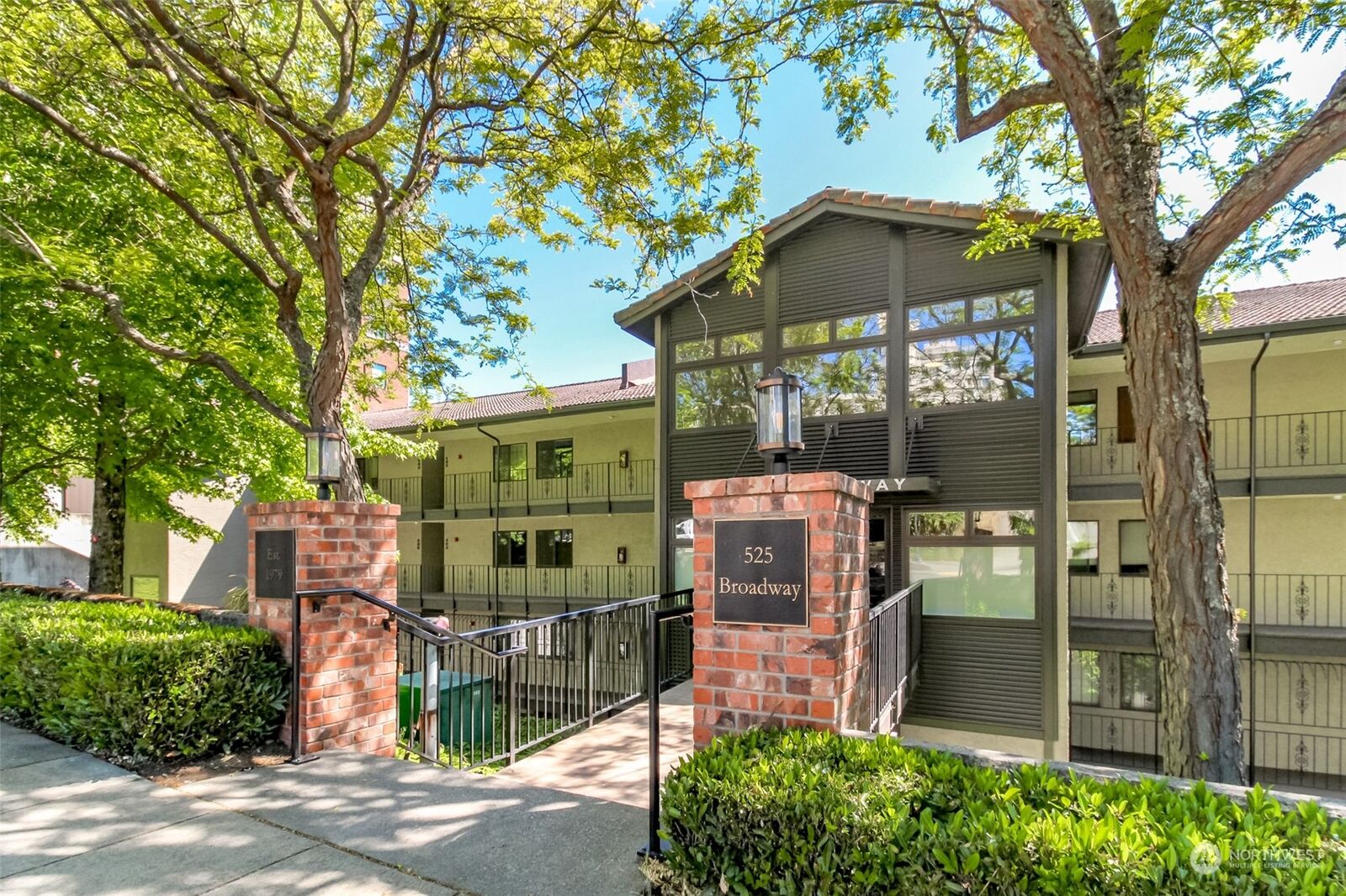 Property Photo:  525 Broadway 100  WA 98402 