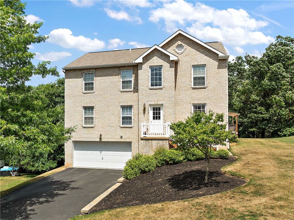 Property Photo: 1084 Rural Ridge Drive PA 15024