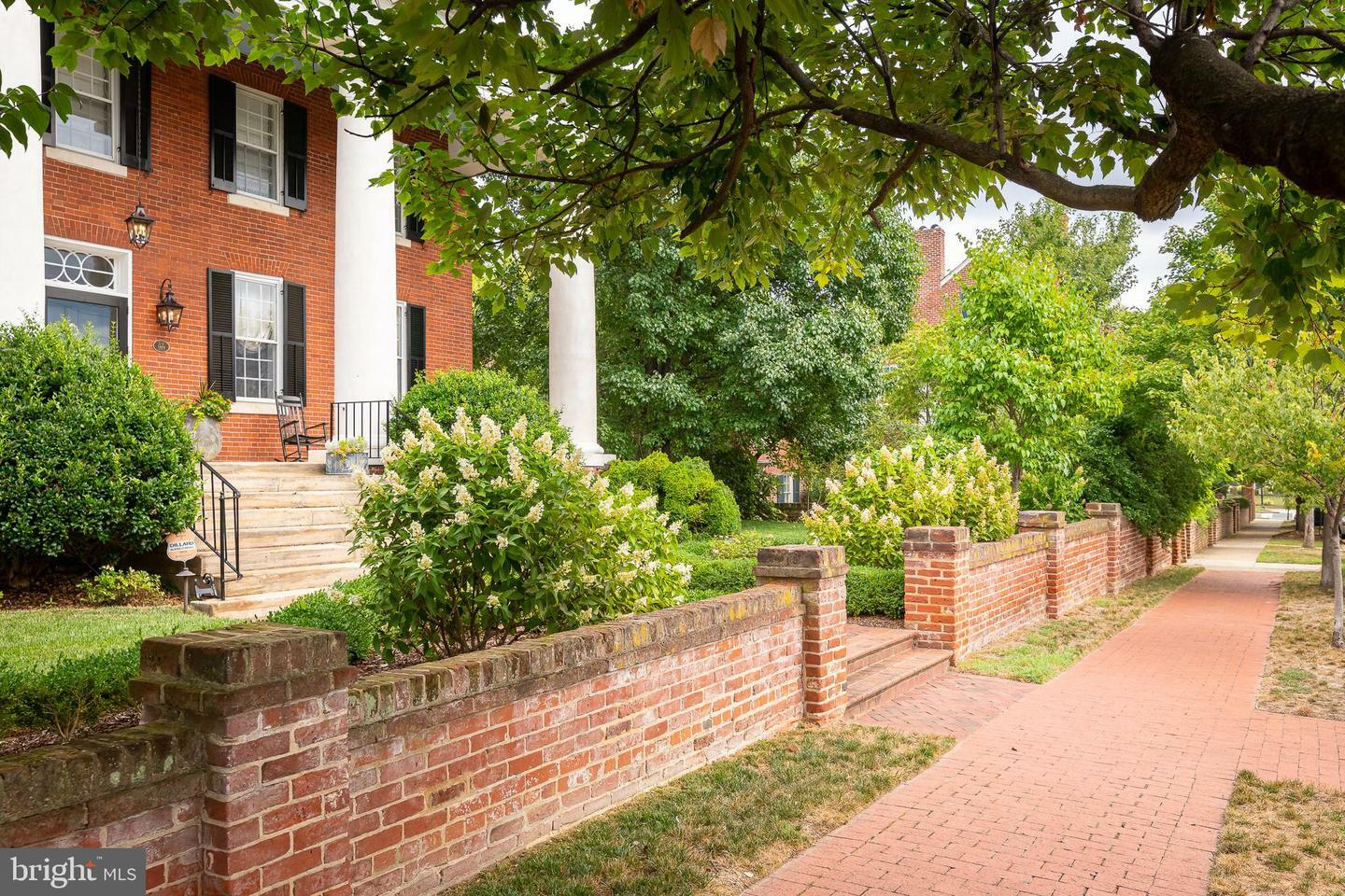 Property Photo:  307 Amelia Street  VA 22401 