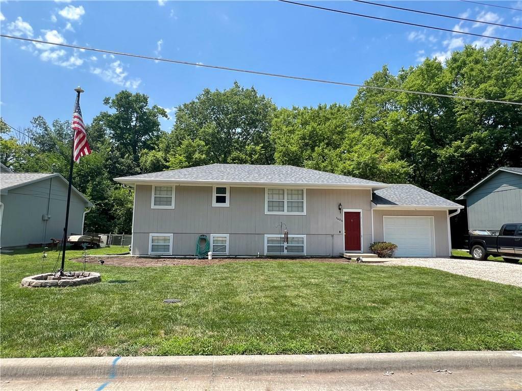 Property Photo: 1404 Ridgeway Drive MO 64085