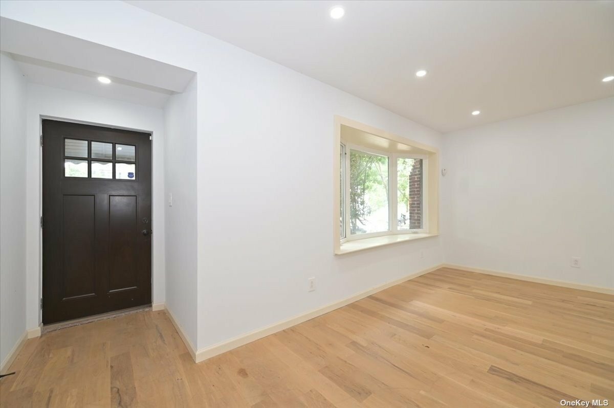 Property Photo:  160-13 84th Avenue  NY 11432 