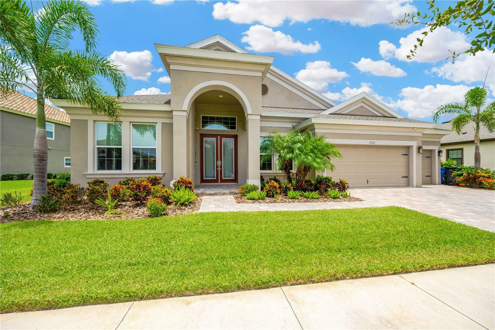 Property Photo:  7513 Paradiso Drive  FL 33572 