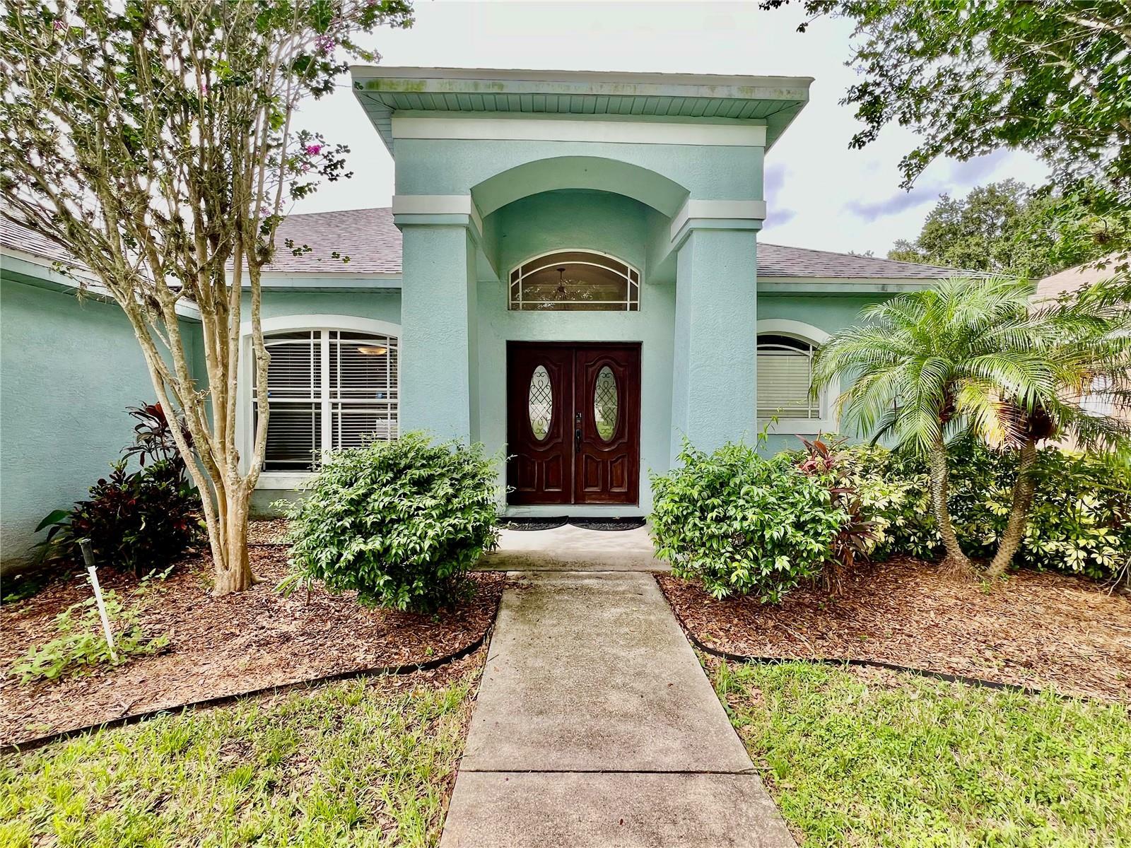 Property Photo:  2848 Duncan Tree Circle  FL 33594 