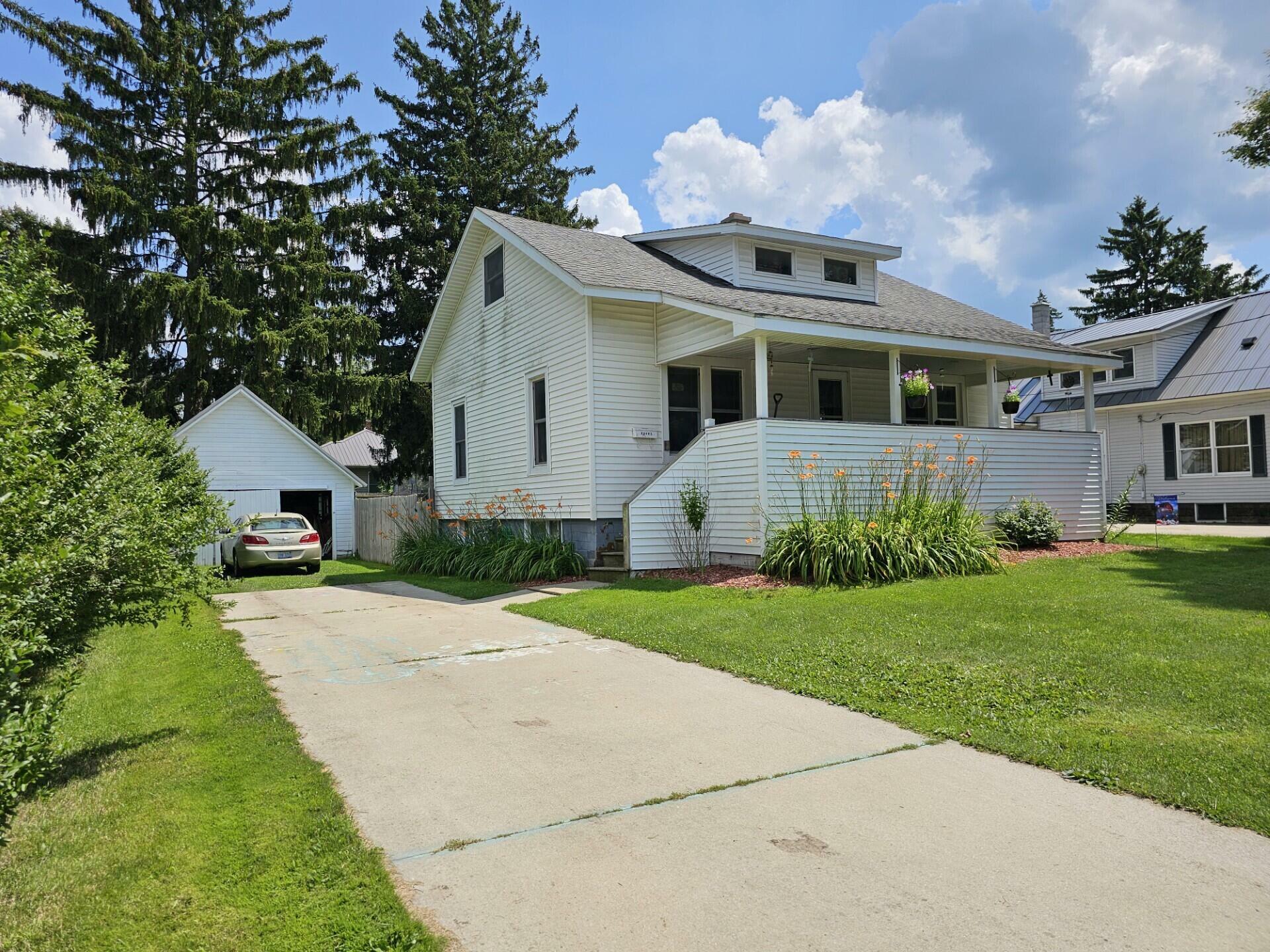 Property Photo:  402 S Stewart Avenue  MI 49412 