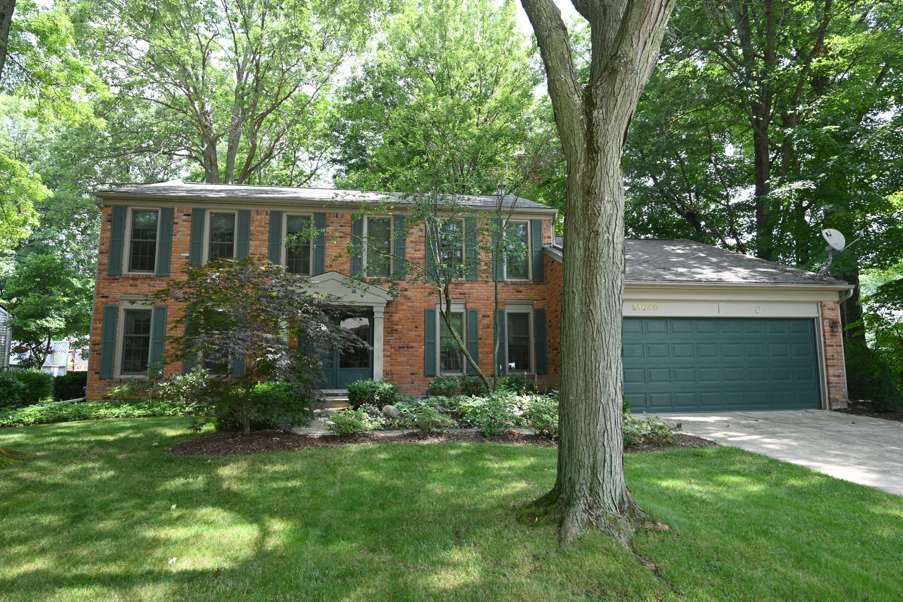 Property Photo:  21640 Shadybrook Drive  MI 48375 