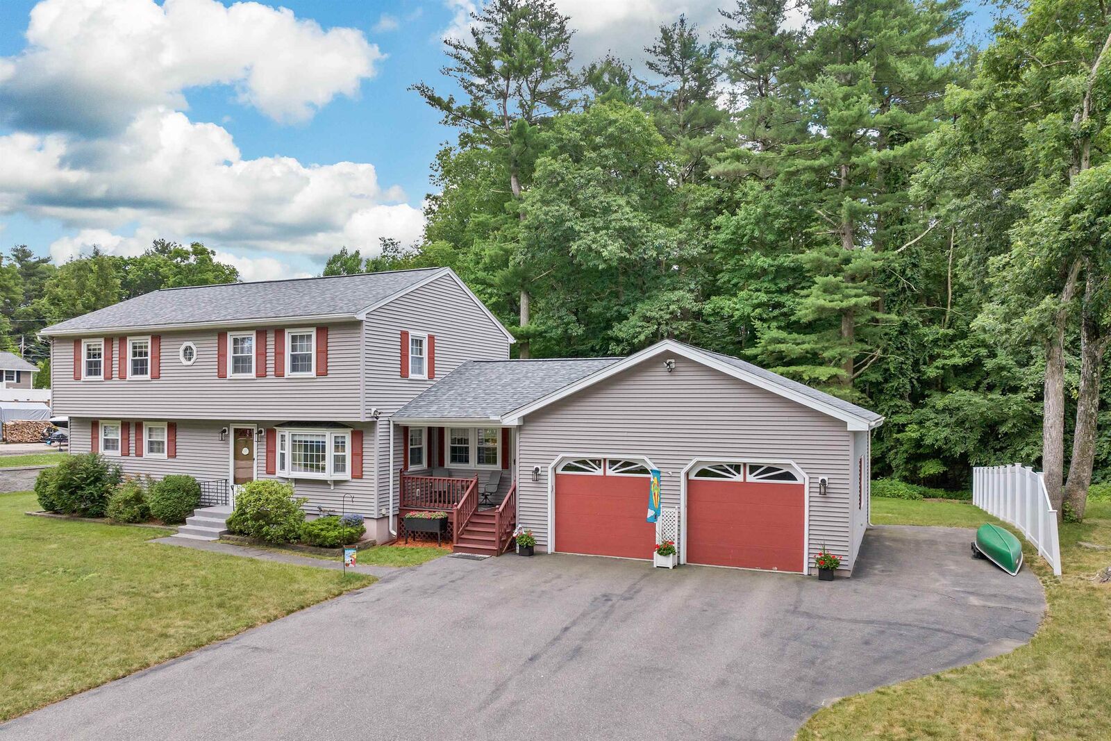 Property Photo:  19 Yarmouth Drive  NH 03062 