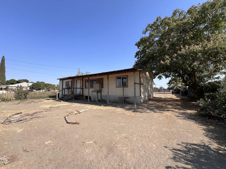 151 E Beacon Avenue  Tulare CA 93274 photo