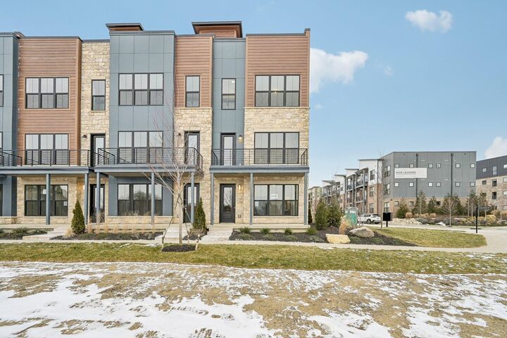 Property Photo: 2262 Quarry Trails Drive OH 43228
