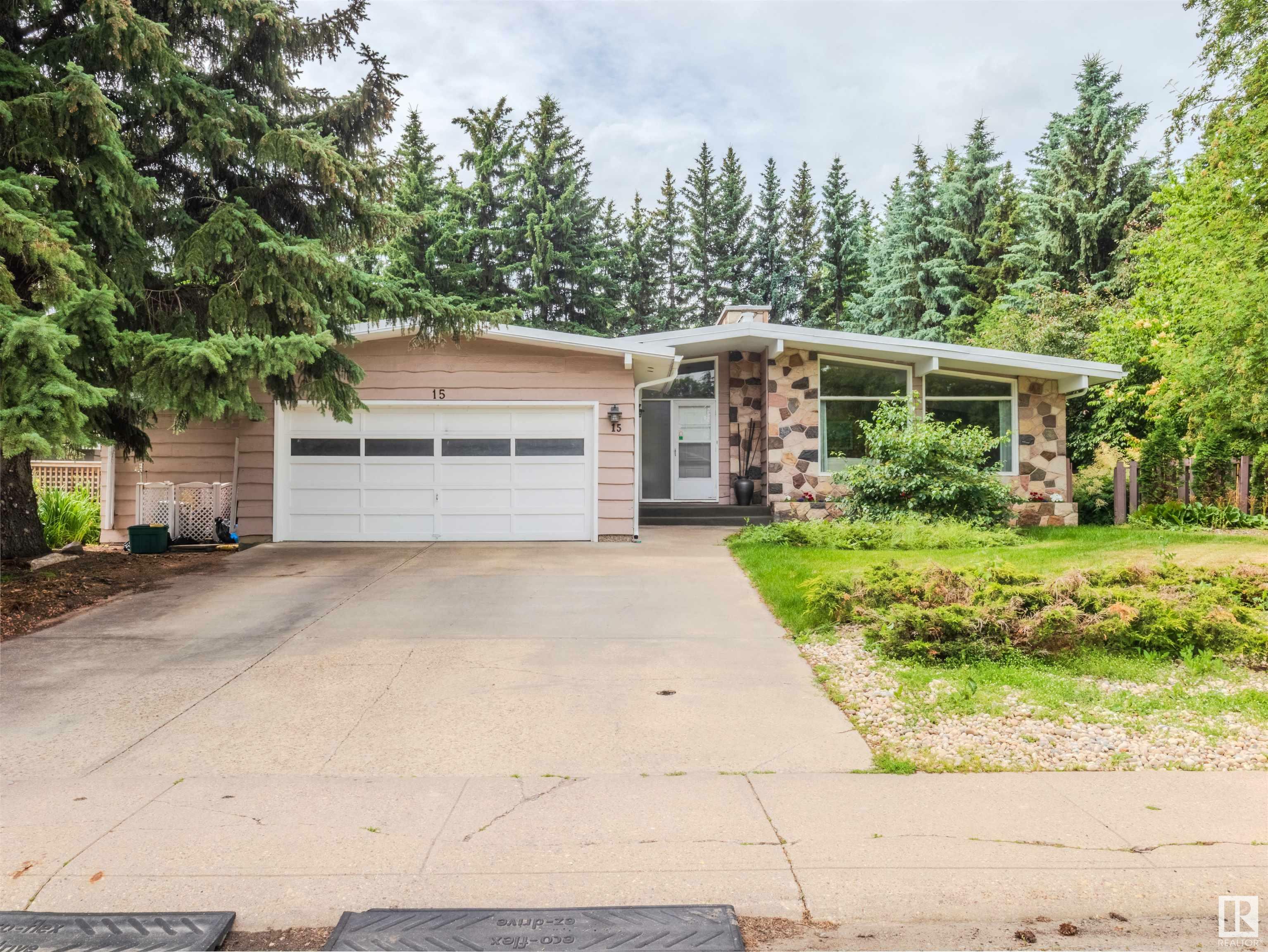 15 Quesnell Crescent NW  Edmonton AB T5R 5N8 photo