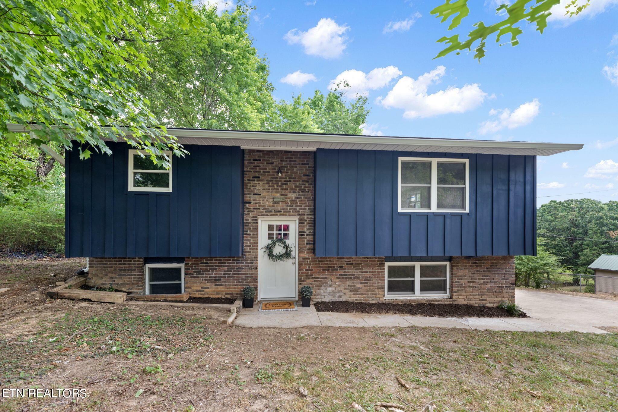 Property Photo:  512 E Winchester St  TN 37854 