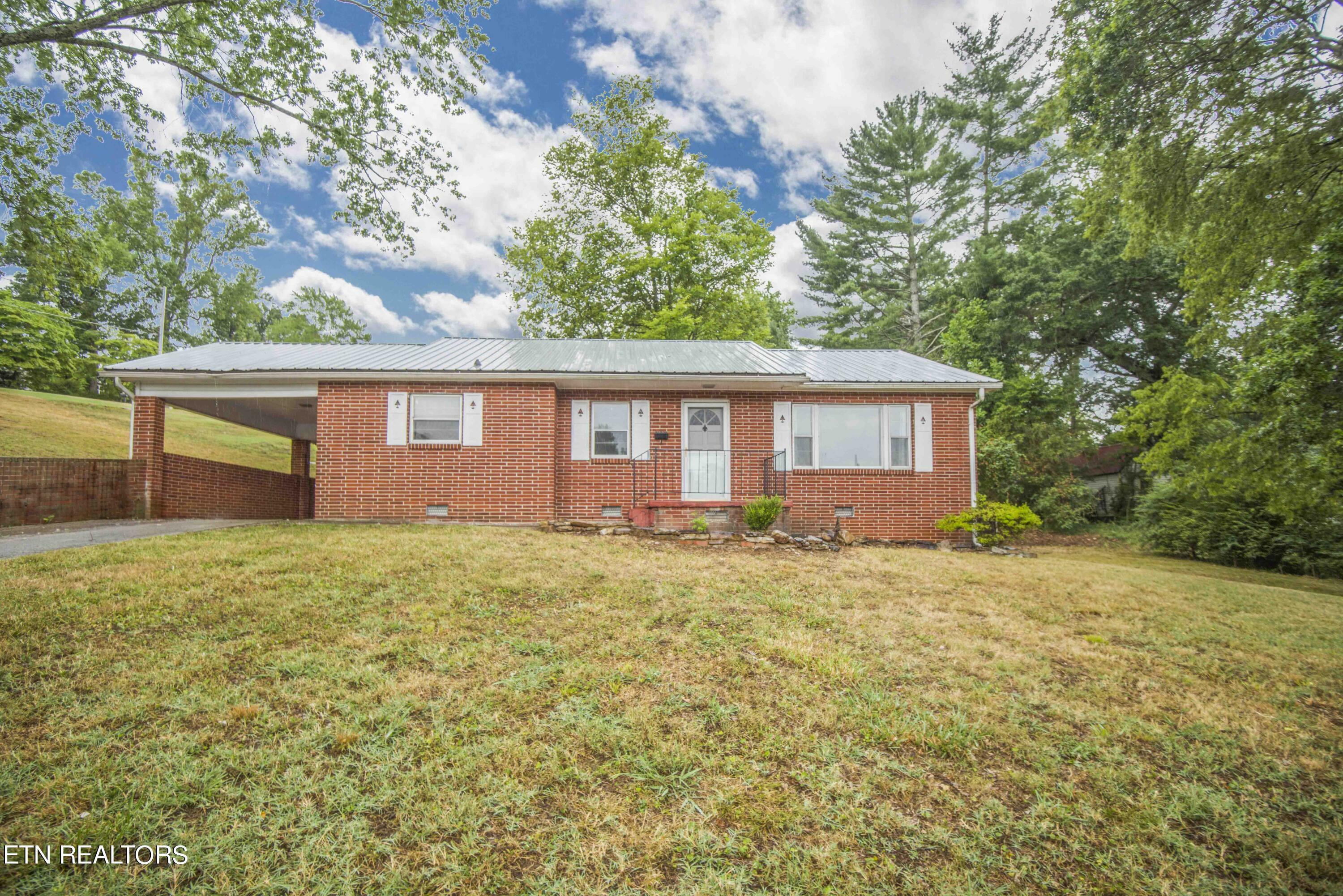 Property Photo:  201 E Evans St  TN 37854 