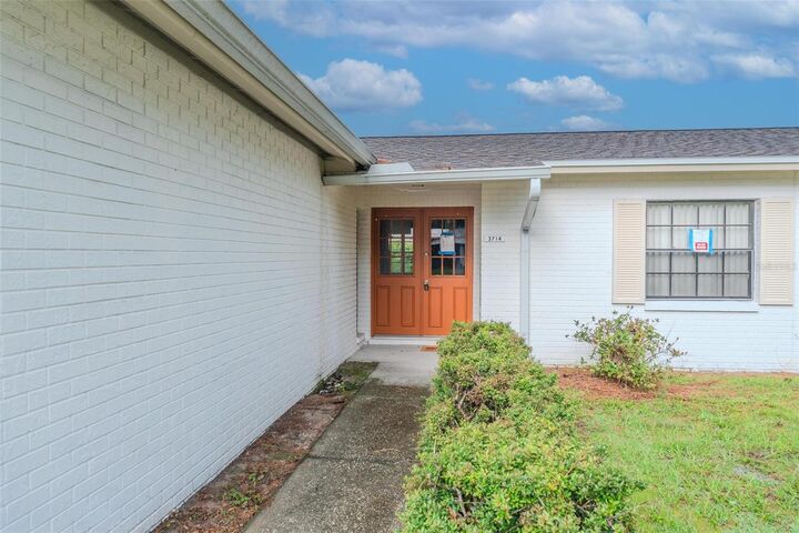 Property Photo: 3714 Sand Pebble Drive FL 33596