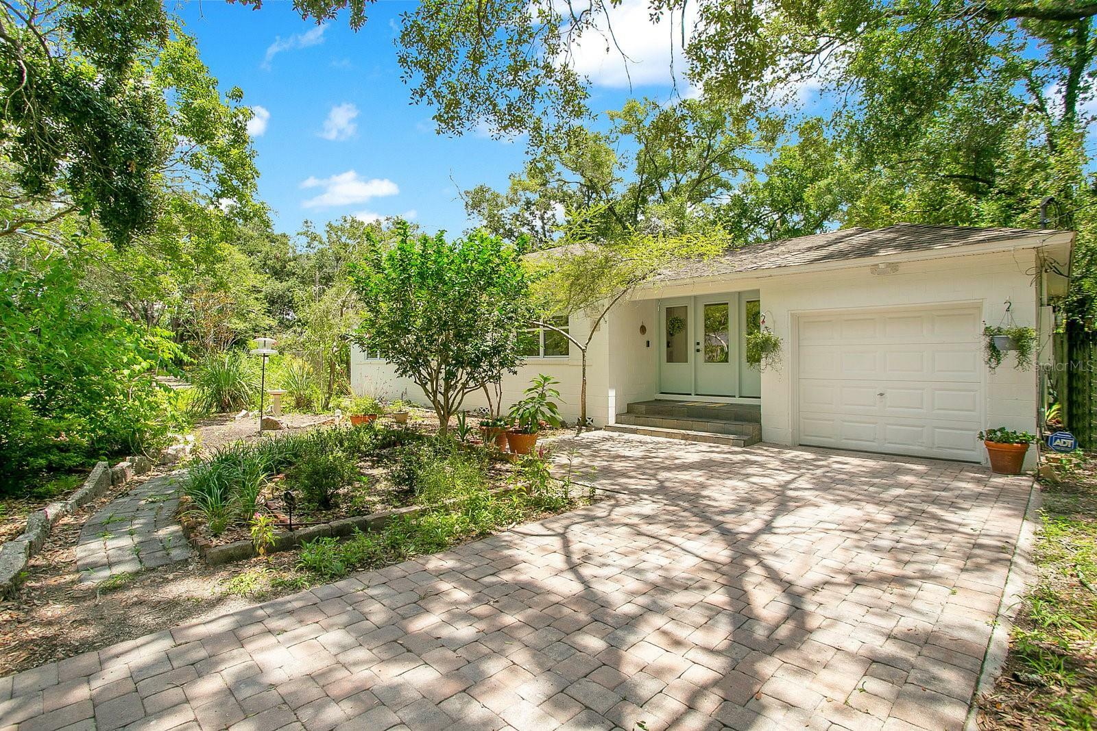 Property Photo:  2600 Cole Road  FL 32803 