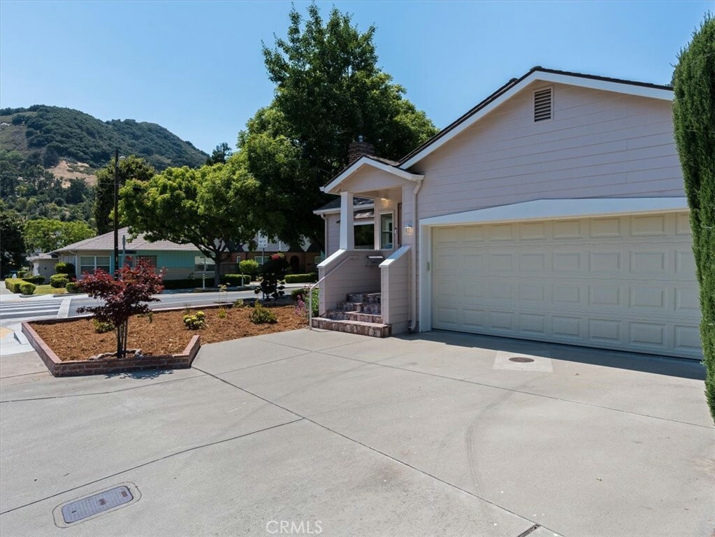 Property Photo:  878 Lincoln Street  CA 93405 