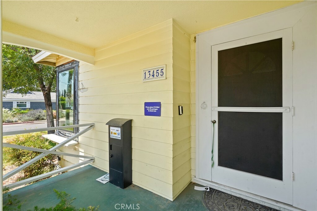 Property Photo:  13455 Bassett Street  CA 91405 