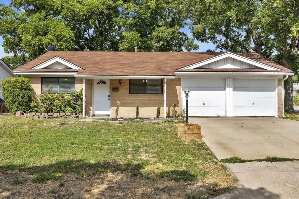 Property Photo:  820 Lovers Lane  TX 76051 