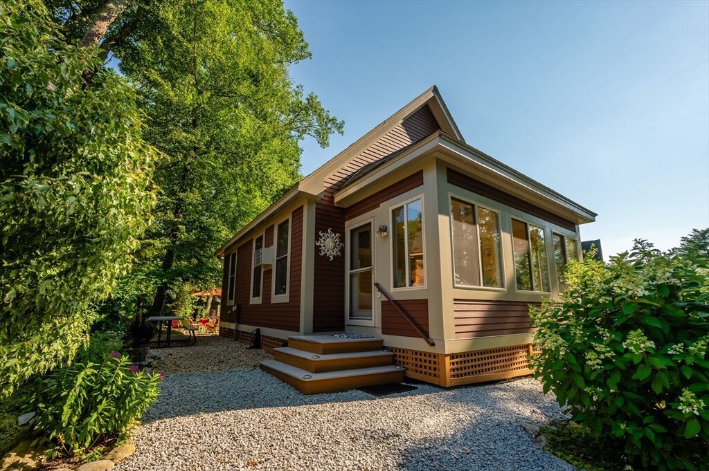 Property Photo:  7 White Pine Knl 7  MA 01886 