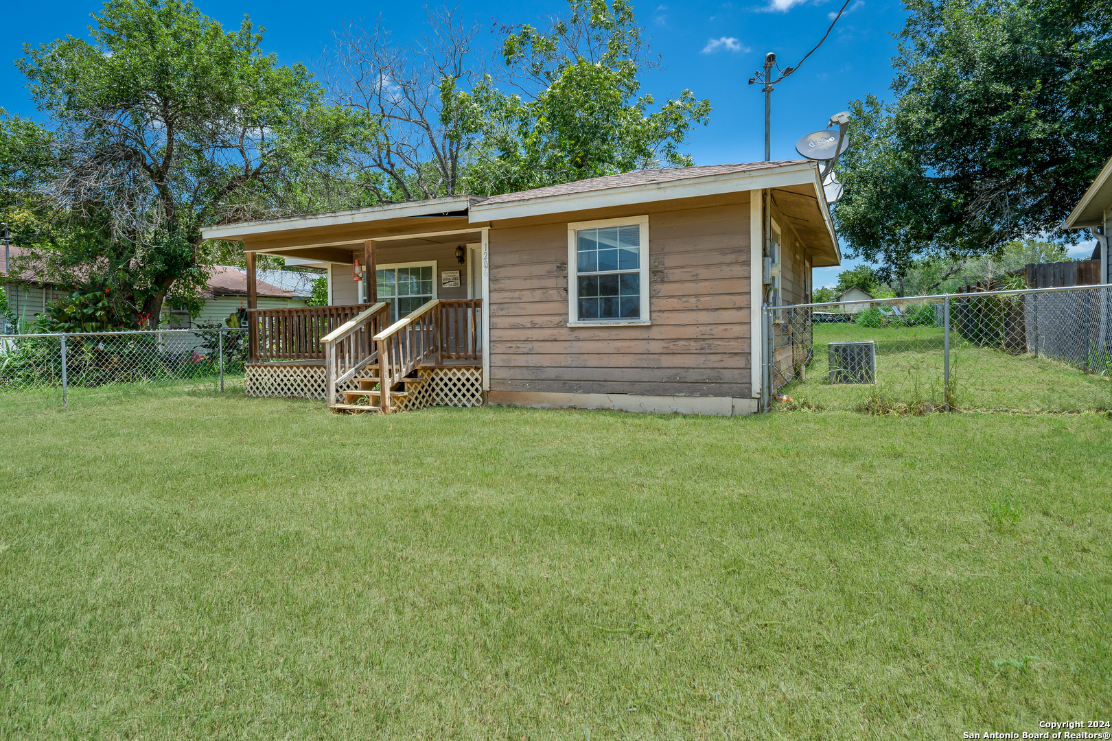 Property Photo:  1206 7th St  TX 78114 