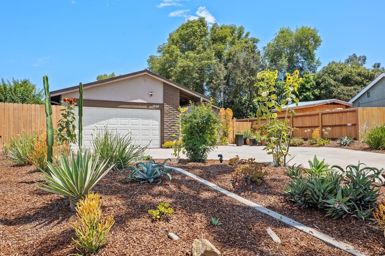 Property Photo:  1934 Calle Sinaloa  CA 92084 