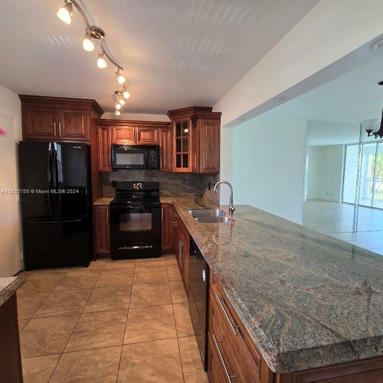 Property Photo:  205 SE 11th Ter 202  FL 33004 