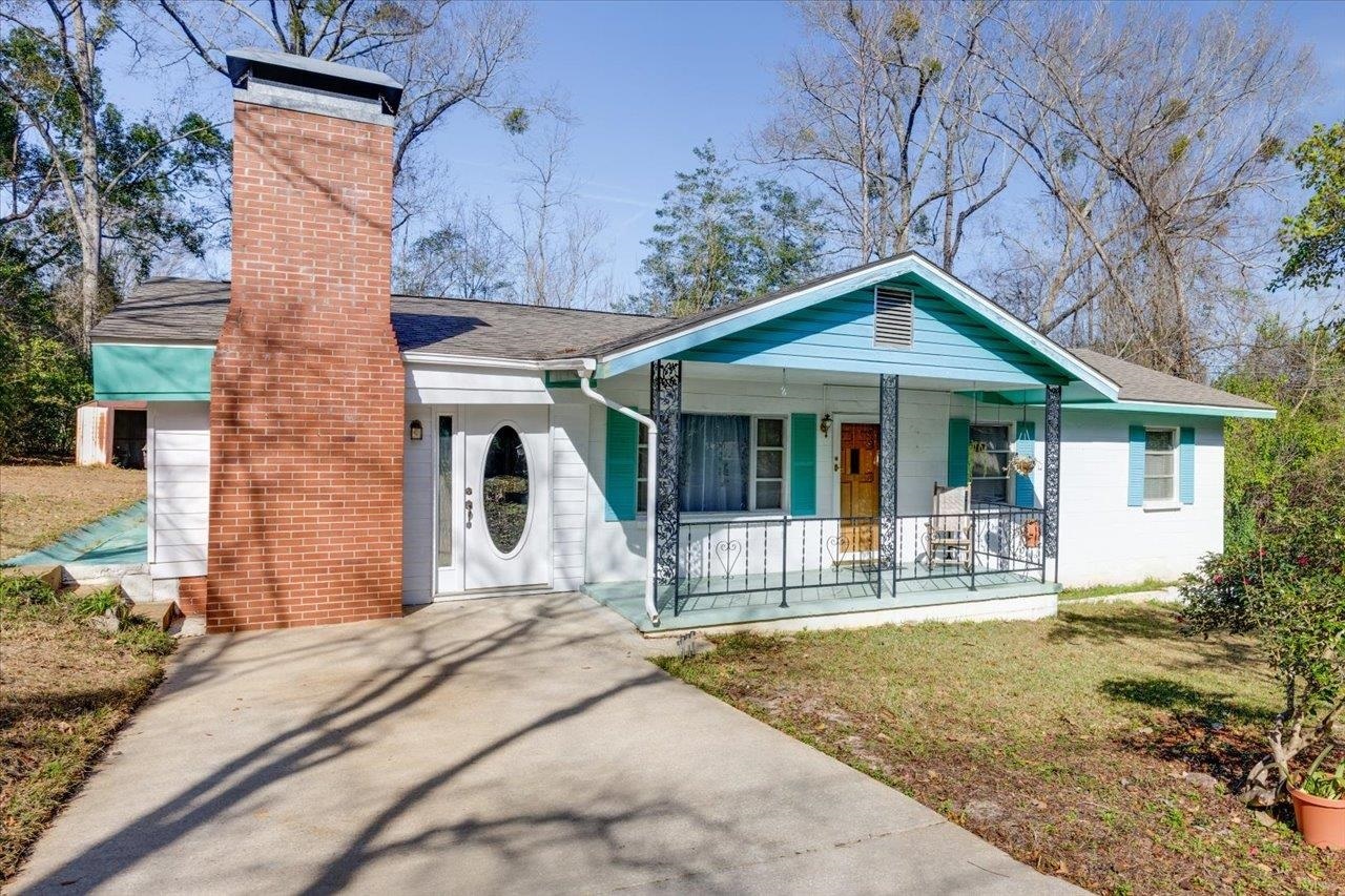 Property Photo:  1936 W Sharon Street  FL 32351 