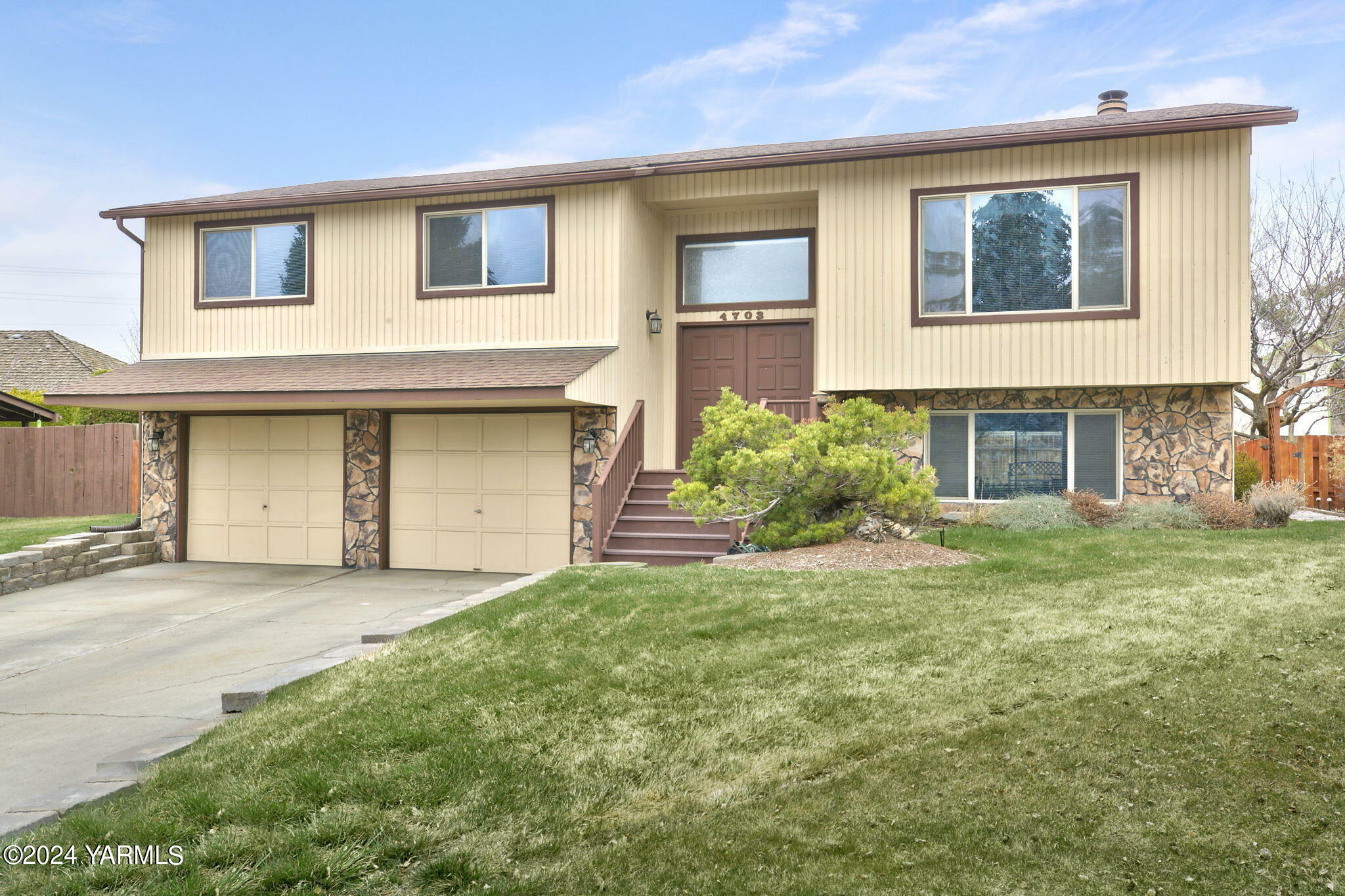 Property Photo:  4703 Cowden Pl  WA 98908 