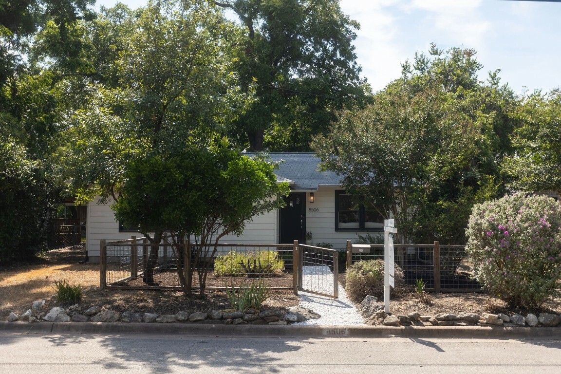 Property Photo:  8506 Hathaway Drive 1  TX 78757 