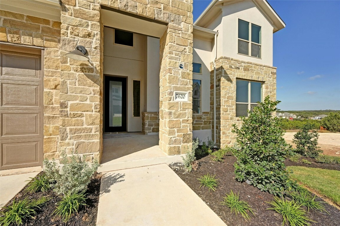 Property Photo:  7620 Becasseau Drive  TX 78738 